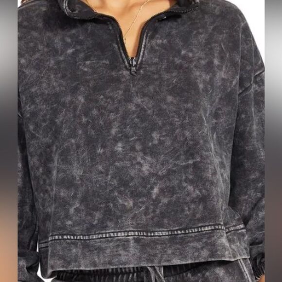 BB DAKOTA by STEVE MADDEN Mock Neck Faded Sweatshirt - Picture 1 of 5